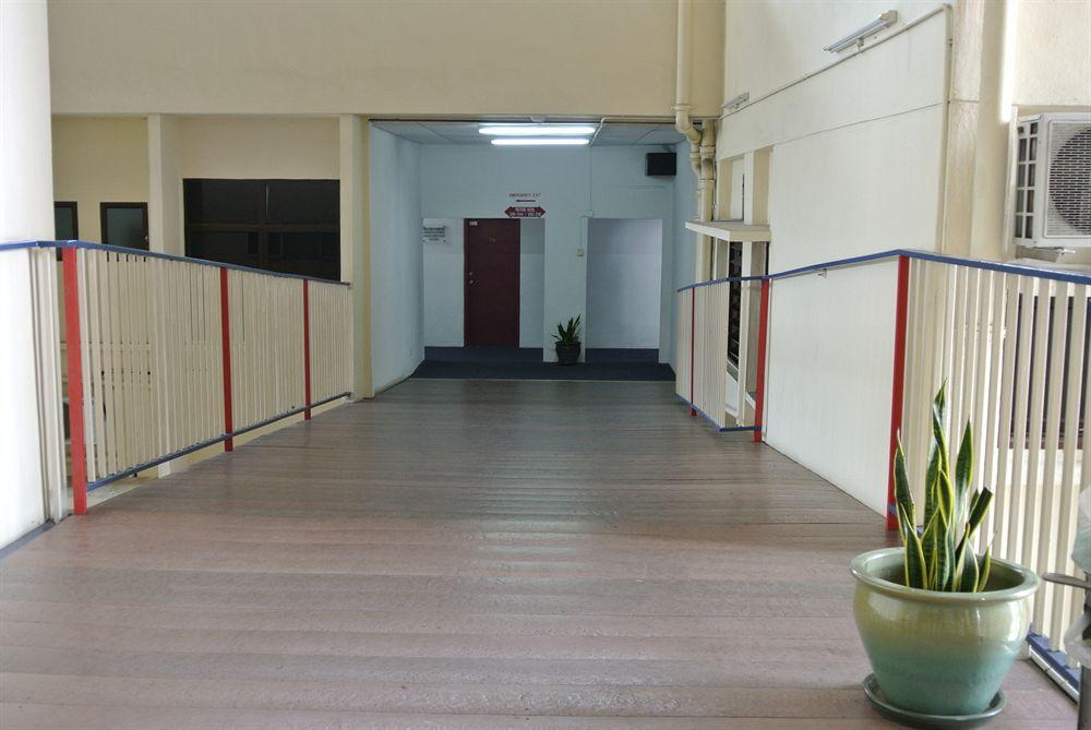 Хостел Ymca Penang Джорджтаун Экстерьер фото