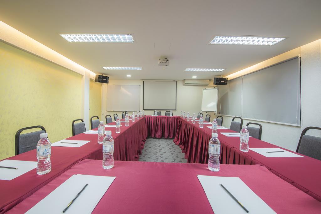 Хостел Ymca Penang Джорджтаун Экстерьер фото