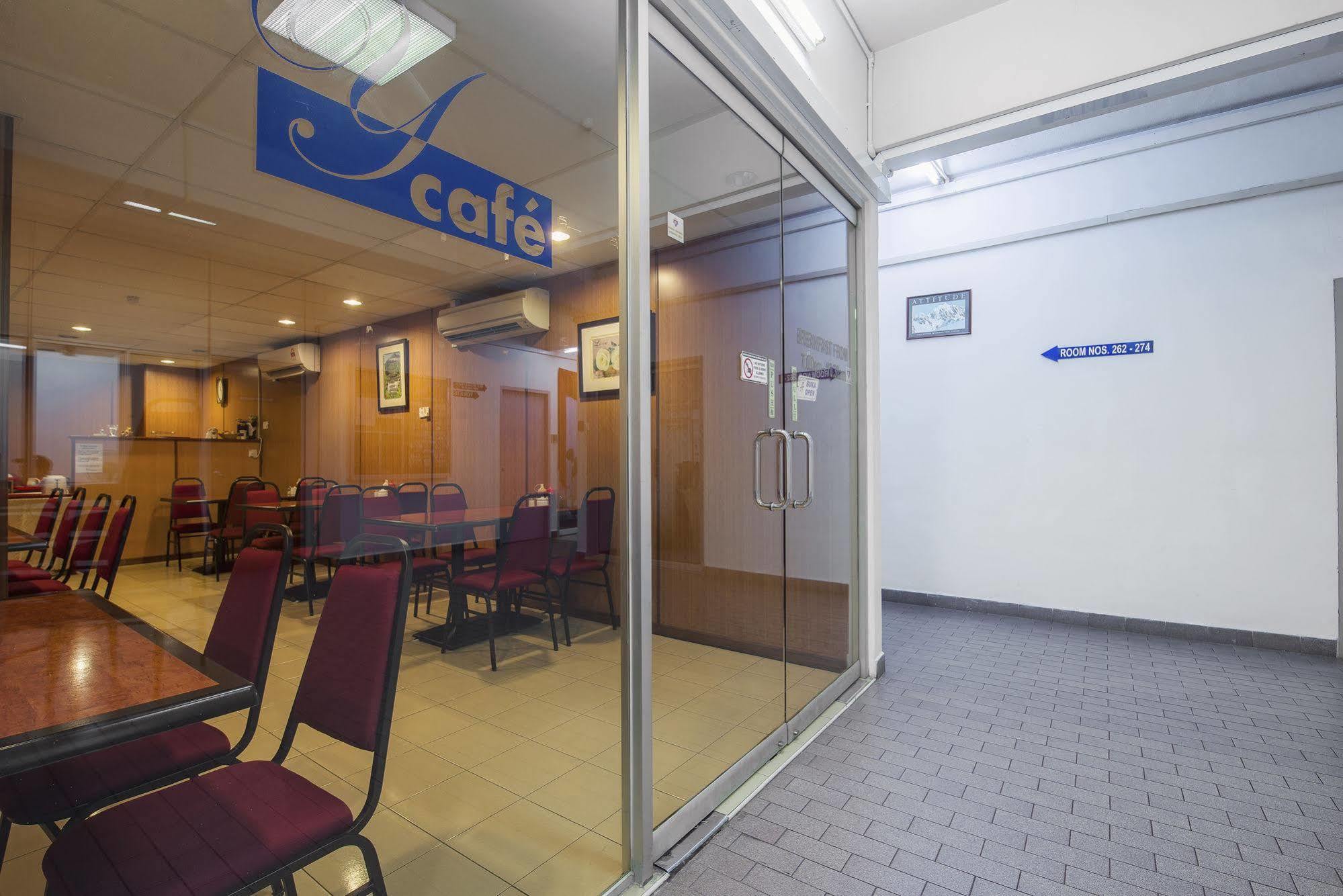 Хостел Ymca Penang Джорджтаун Экстерьер фото