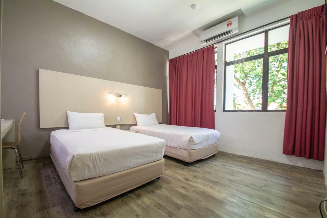 Хостел Ymca Penang Джорджтаун Экстерьер фото